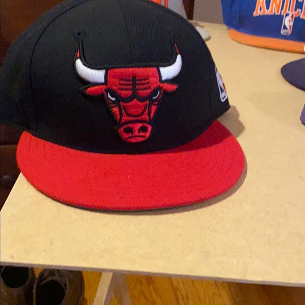 BULLS HAT